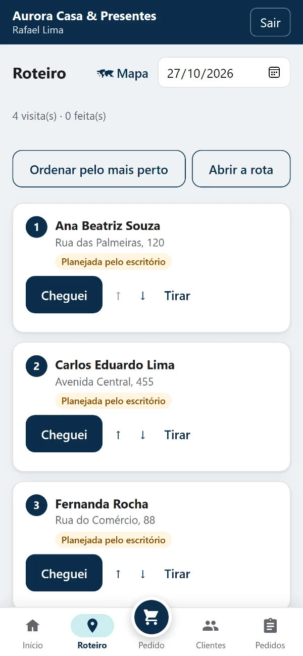 Roteiro do vendedor com as visitas do dia, em ordem, e o botão Cheguei